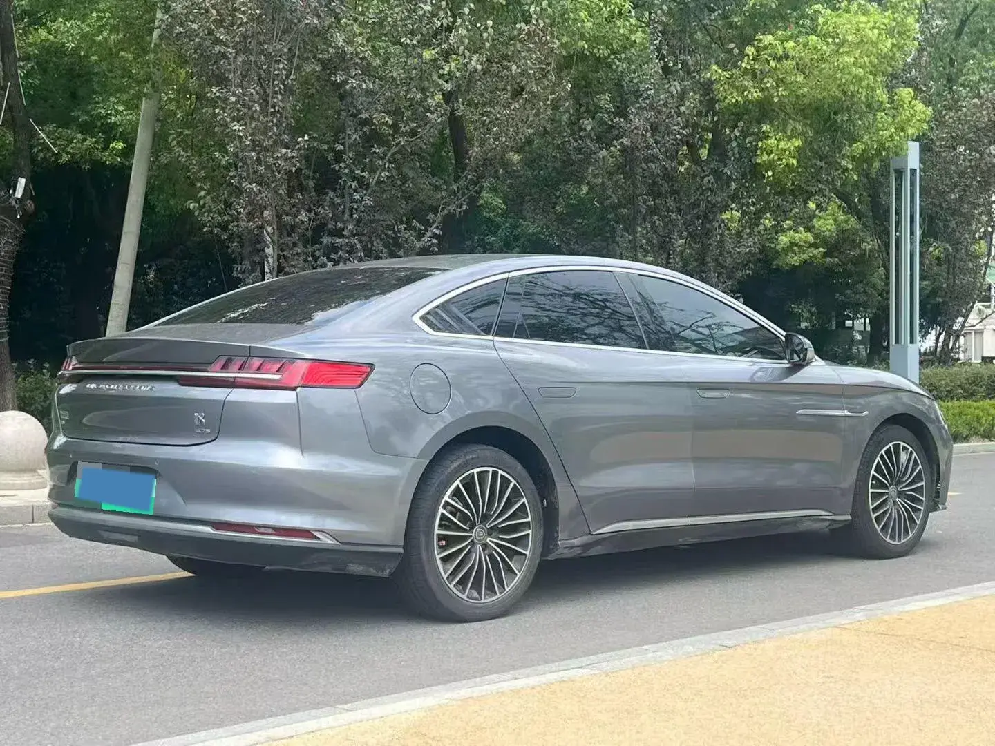 2020 BYD HAN thumbnail 4