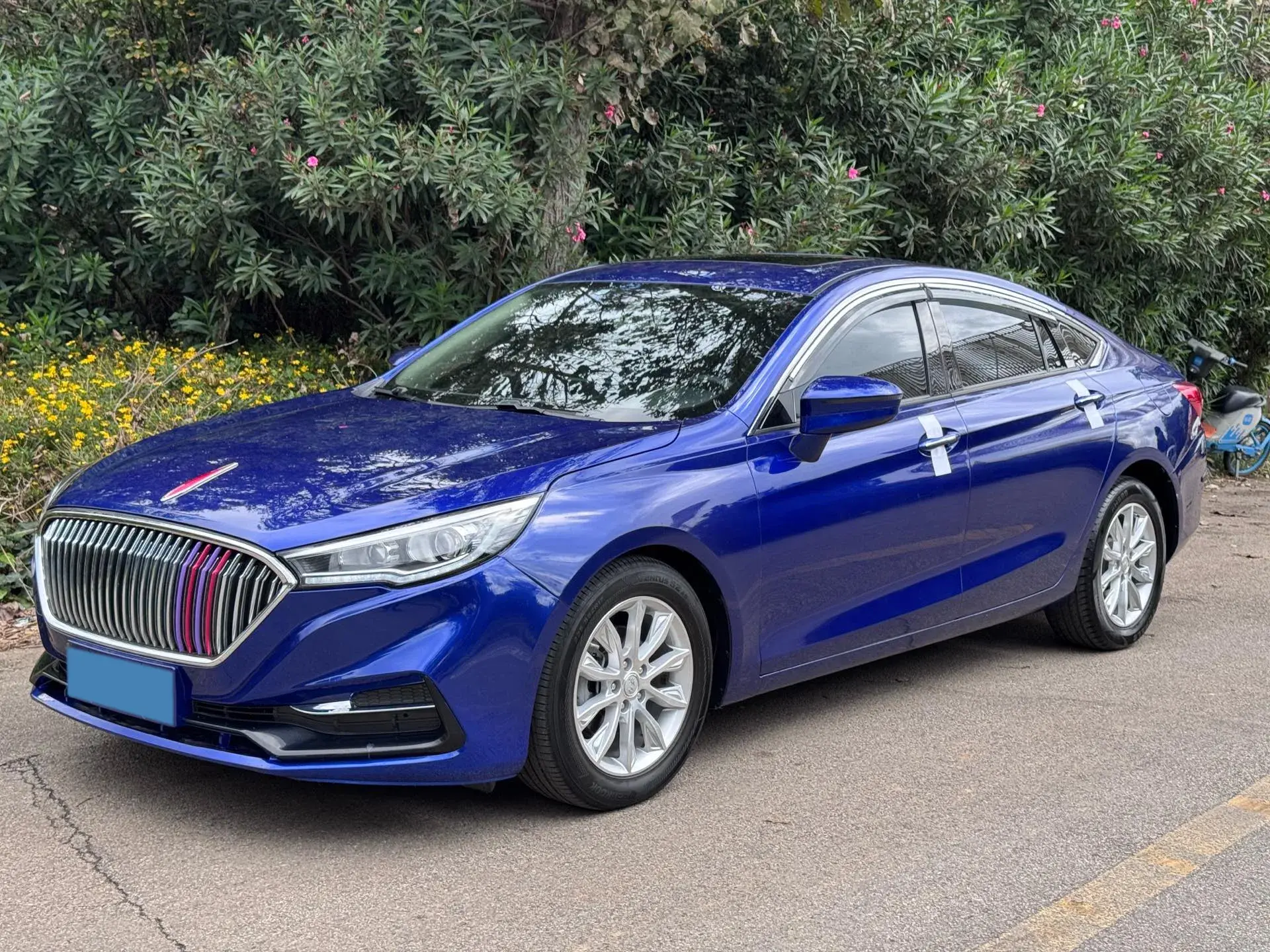 2019 HONGQI H5 view 1
