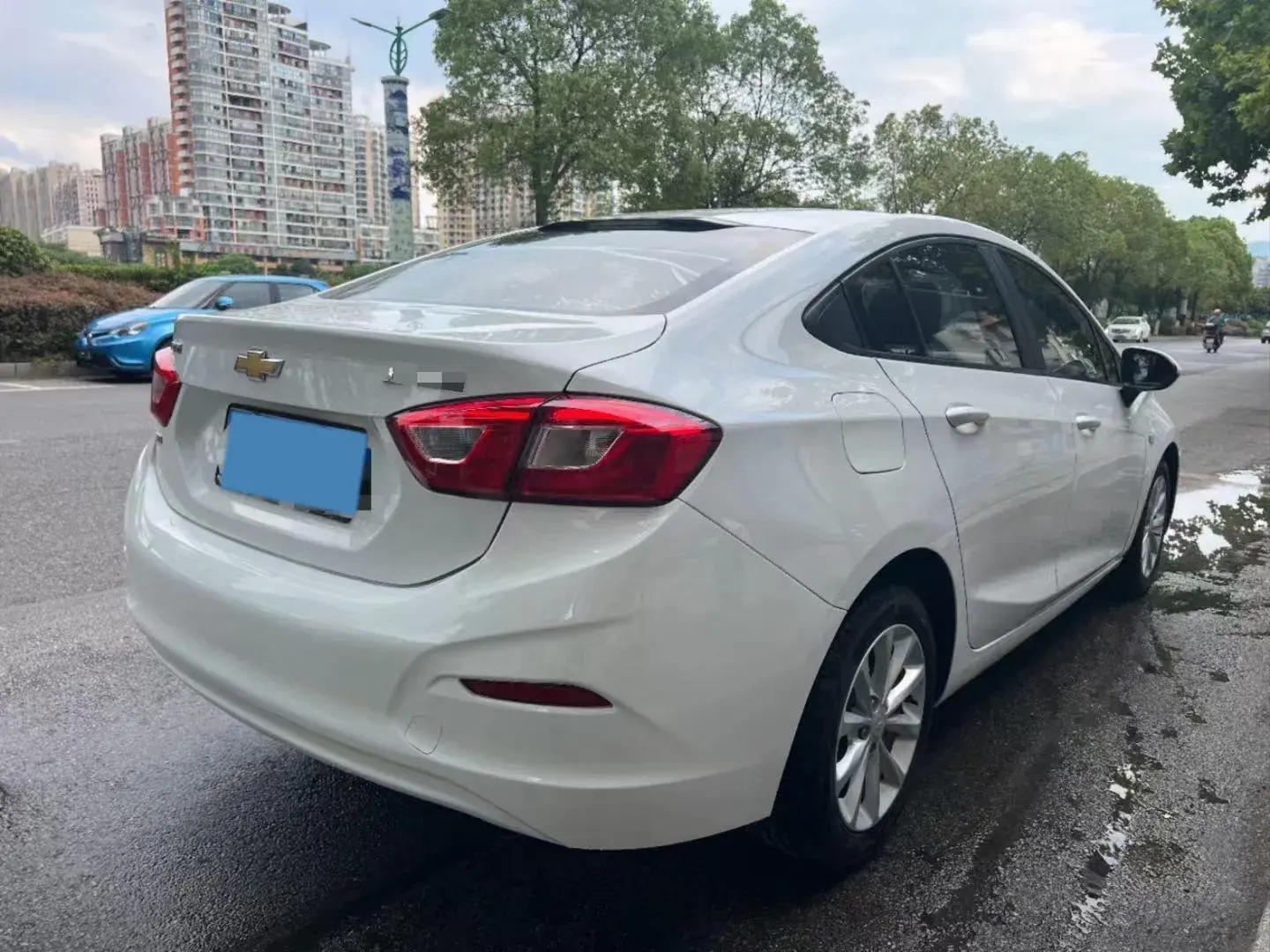 2018 CHEVROLET CRUZE thumbnail 3