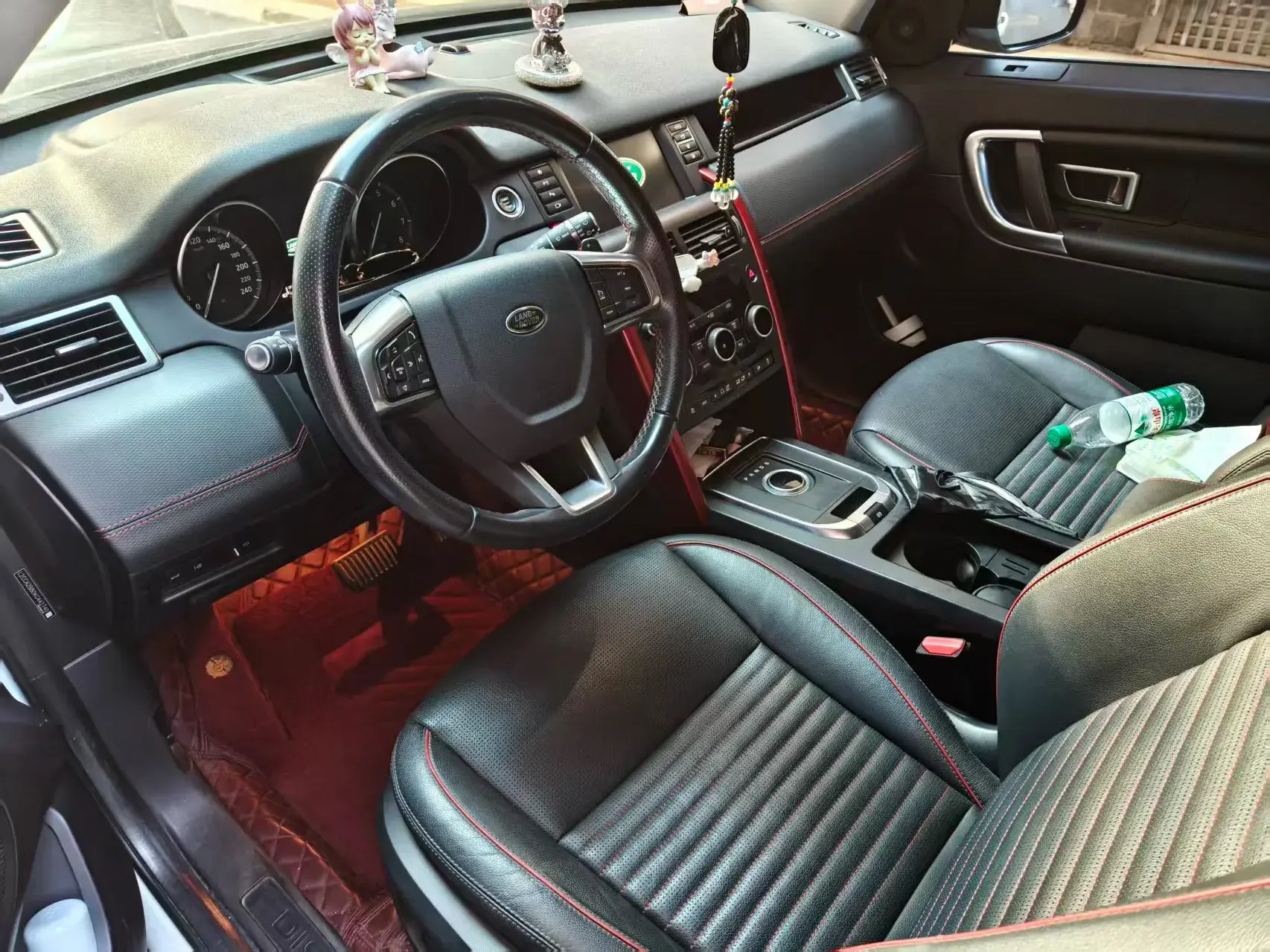 2019 LAND ROVER thumbnail 4