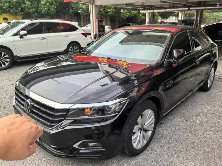 2020 VOLKSWAGEN PASSAT view 1