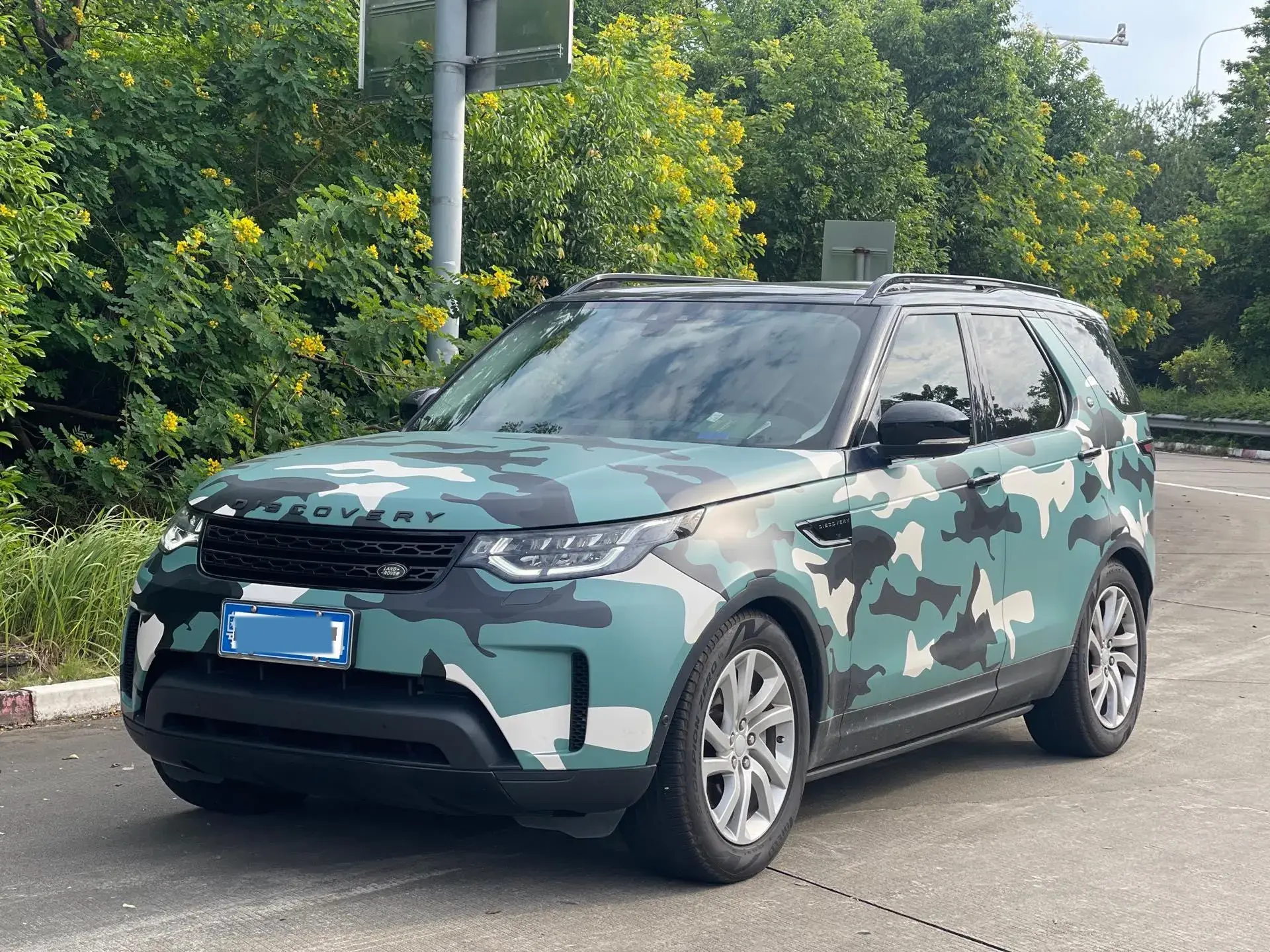 2020 LAND ROVER view 1