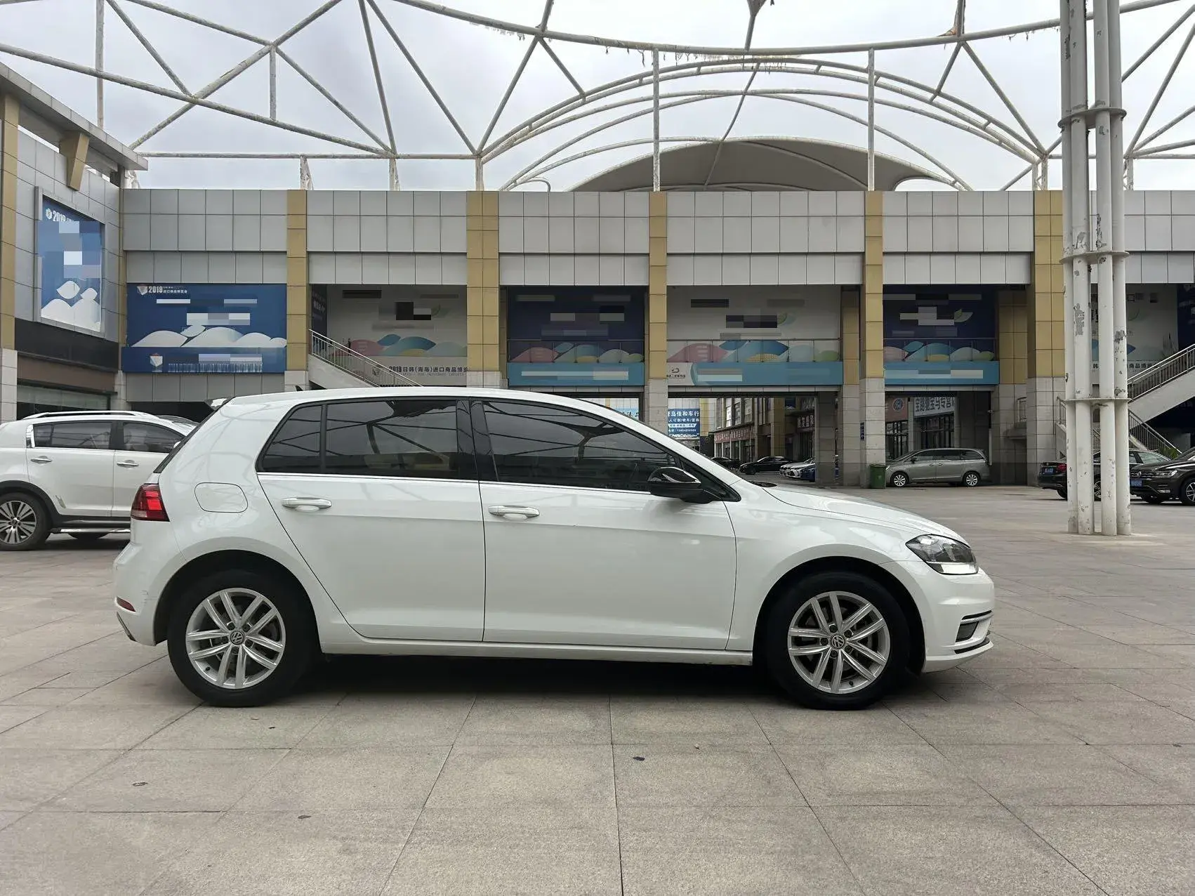 2019 VOLKSWAGEN GOLF thumbnail 4