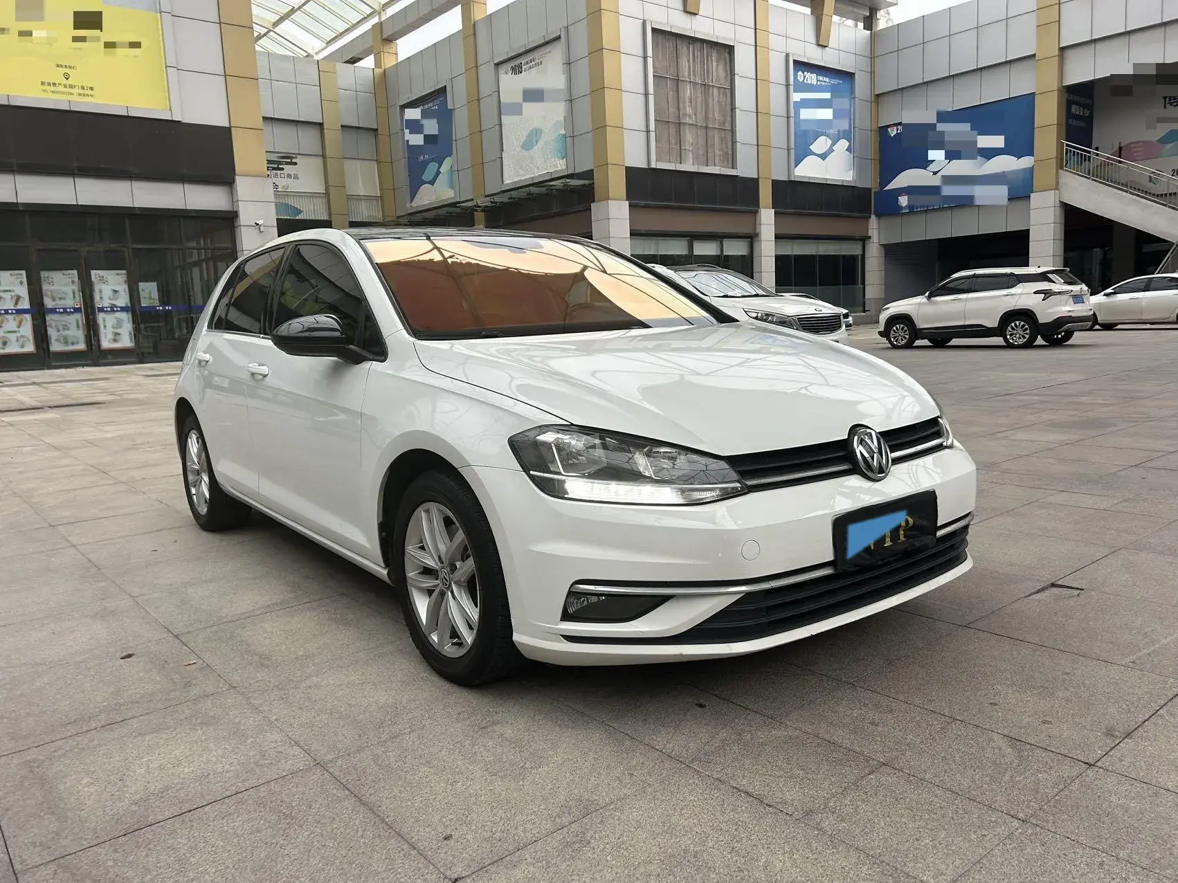 2019 VOLKSWAGEN GOLF thumbnail 3