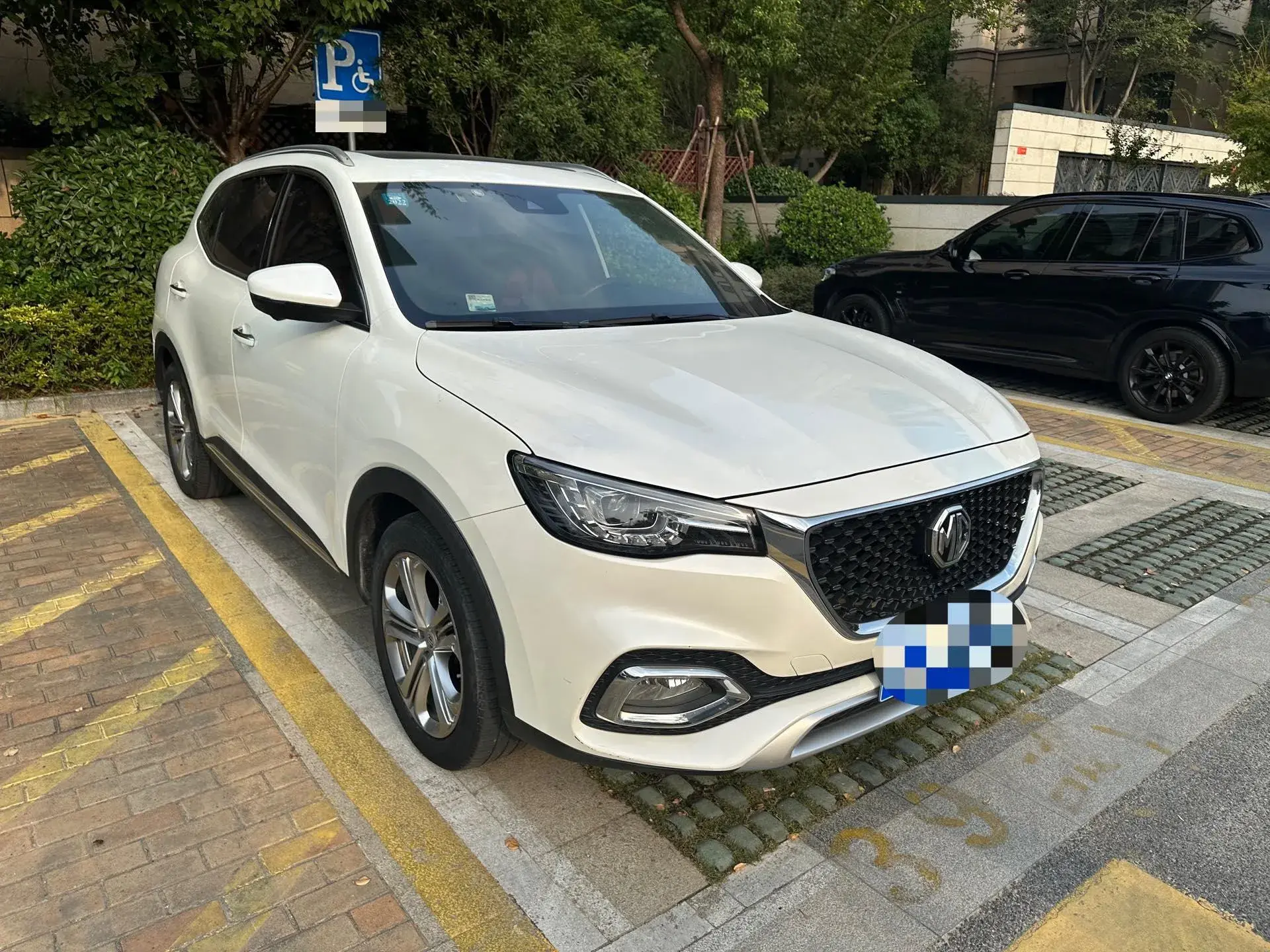 2018 MG HS thumbnail 2