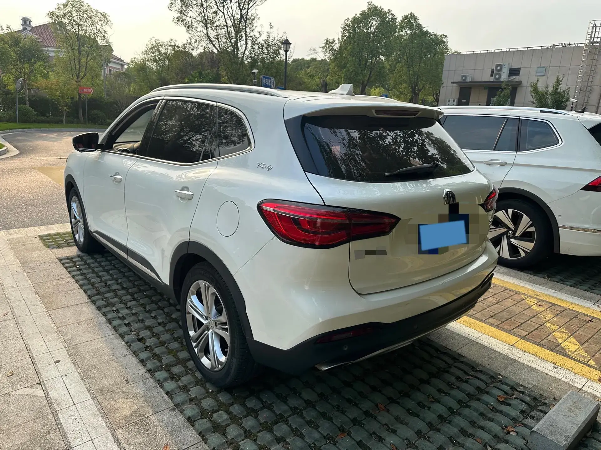 2018 MG HS thumbnail 4