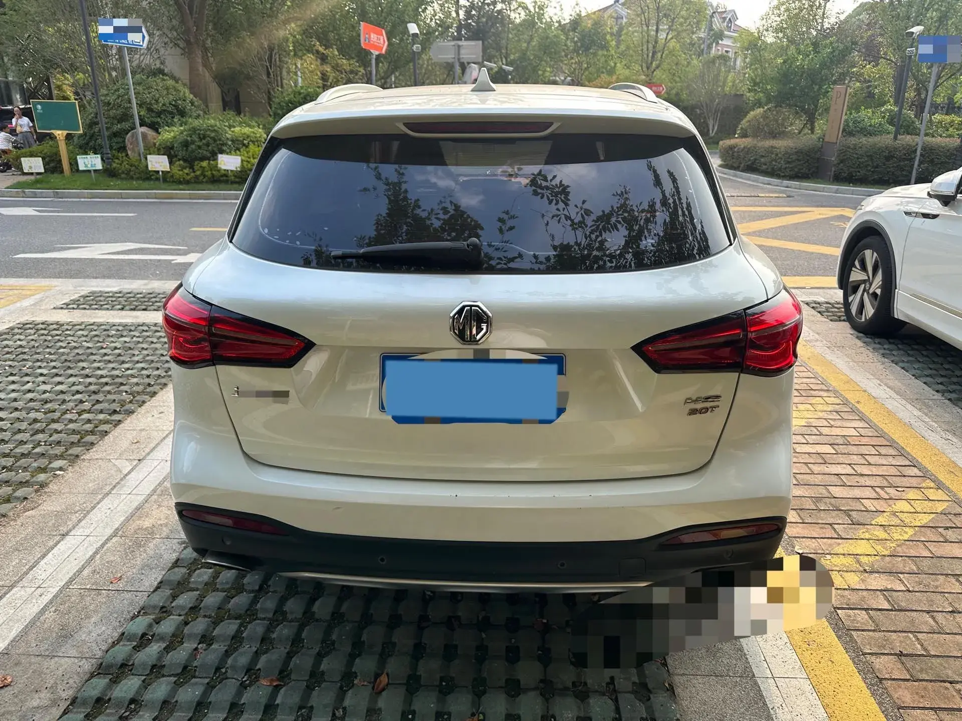 2018 MG HS thumbnail 3