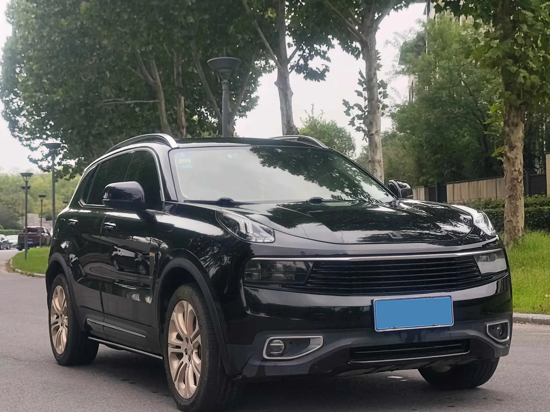 2017 LYNK&CO 01 thumbnail 3