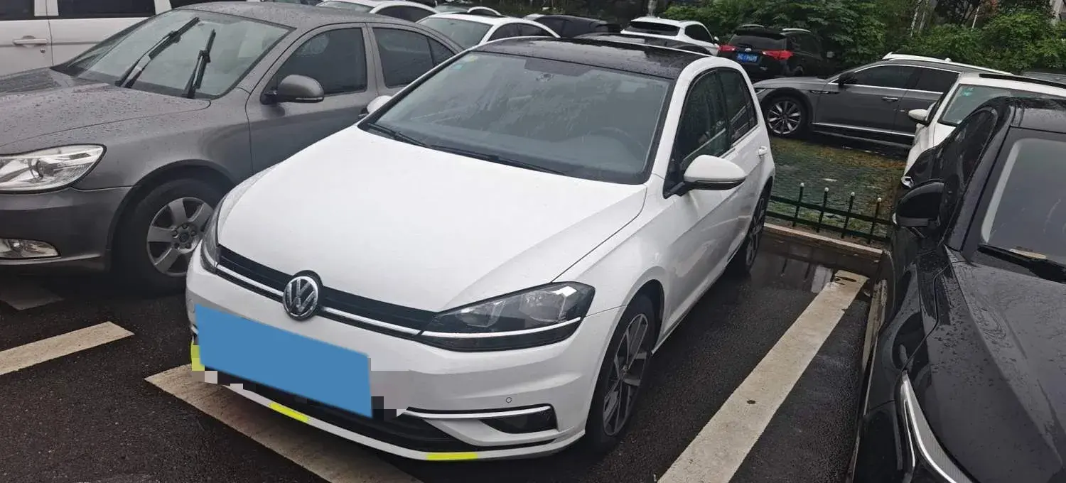 2019 VOLKSWAGEN GOLF view 1