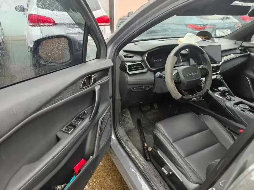 2023 LYNK&CO 06 thumbnail 3