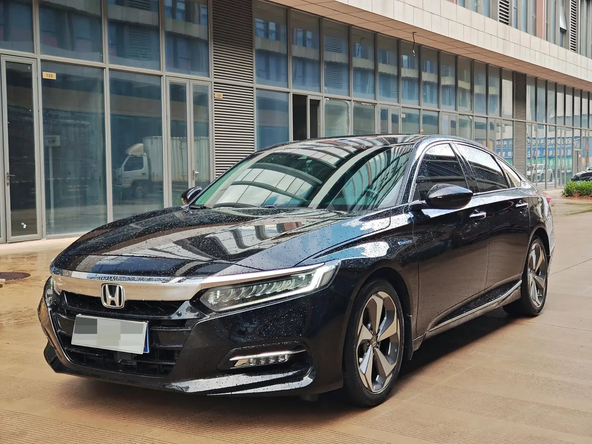 2018 HONDA ACCORD view 1