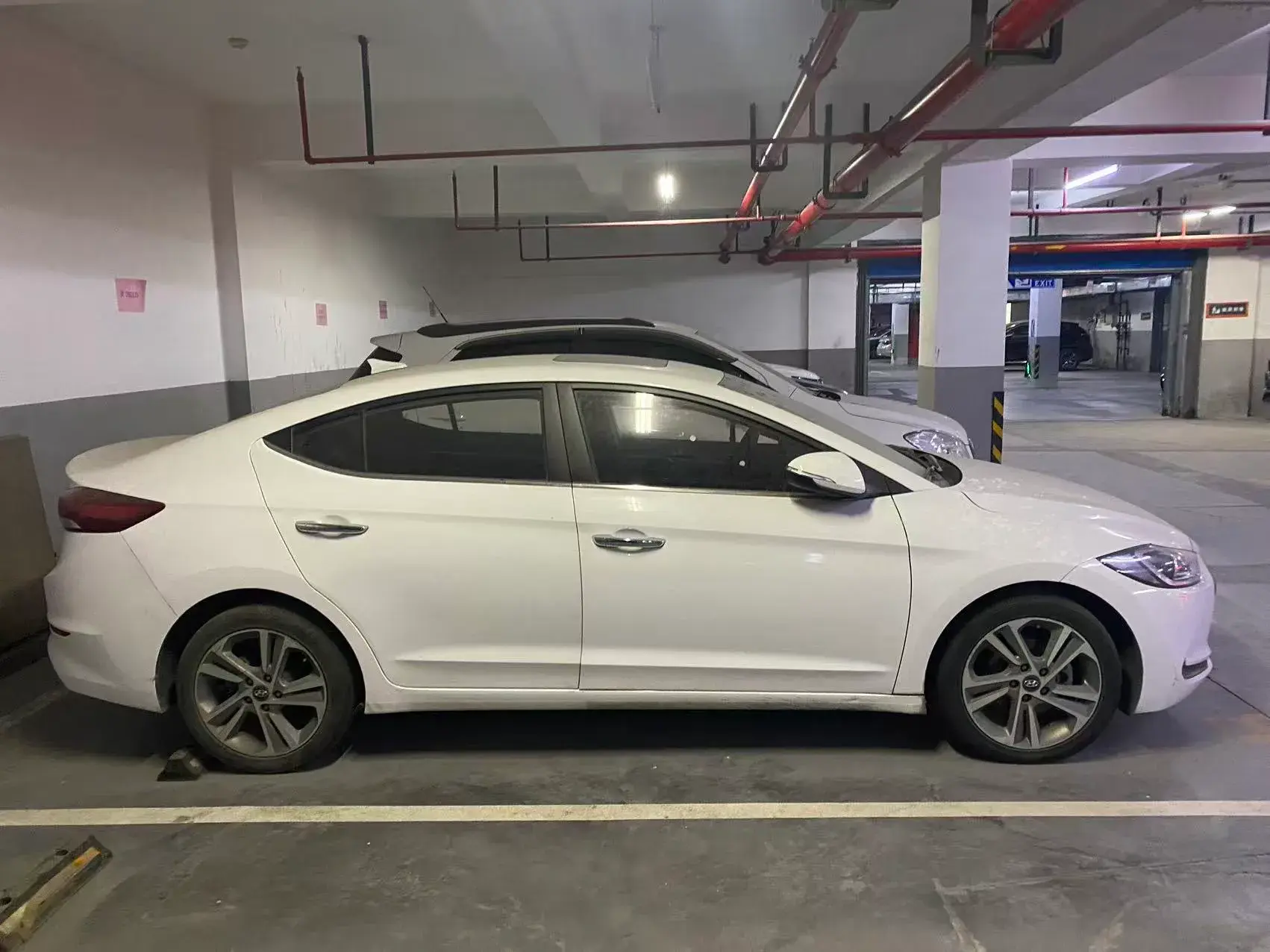 2016 HYUNDAI ELANTRA thumbnail 4