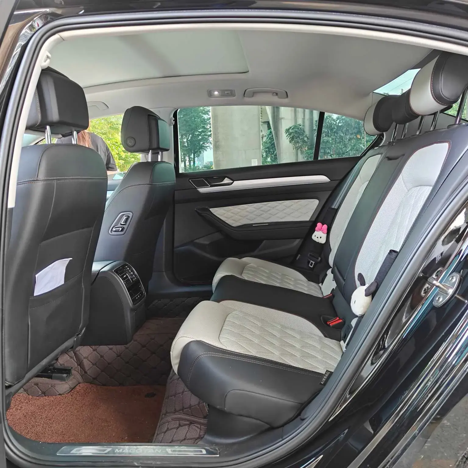 2023 VOLKSWAGEN MAGOTAN thumbnail 2