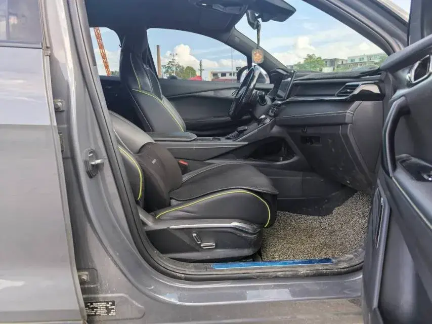 2023 LYNK&CO 06 thumbnail 4