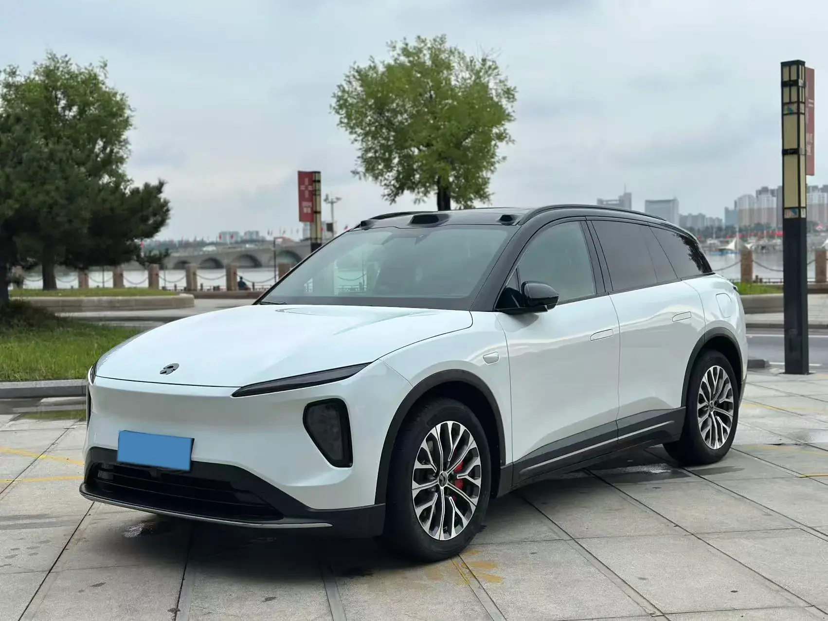 2023 NIO ES6 view 1