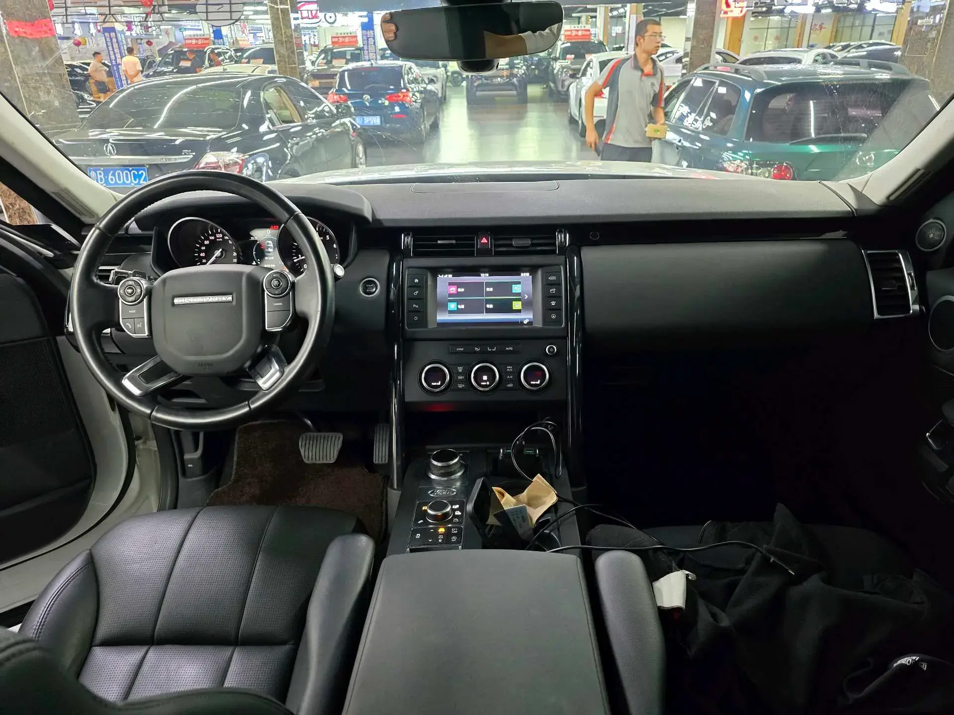 2017 LAND ROVER thumbnail 4