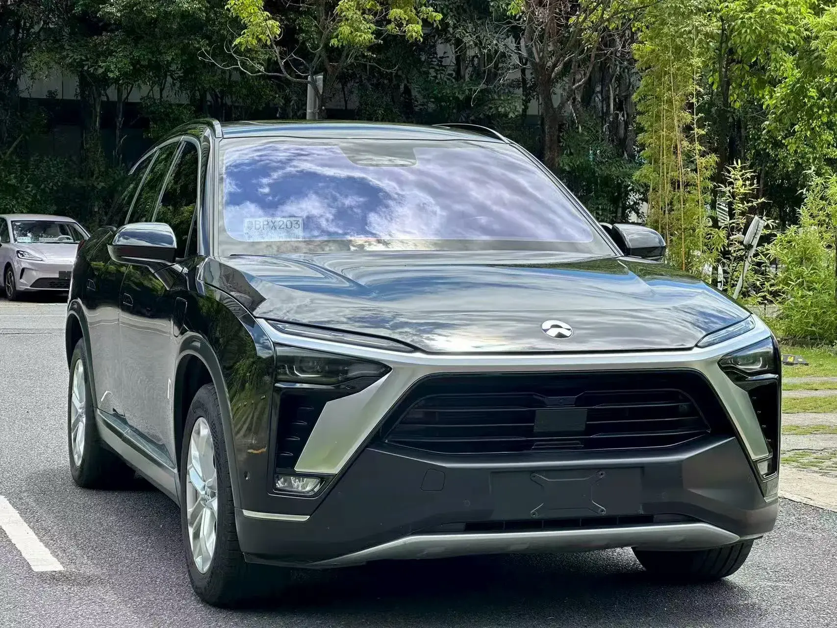 2020 NIO ES8 thumbnail 3