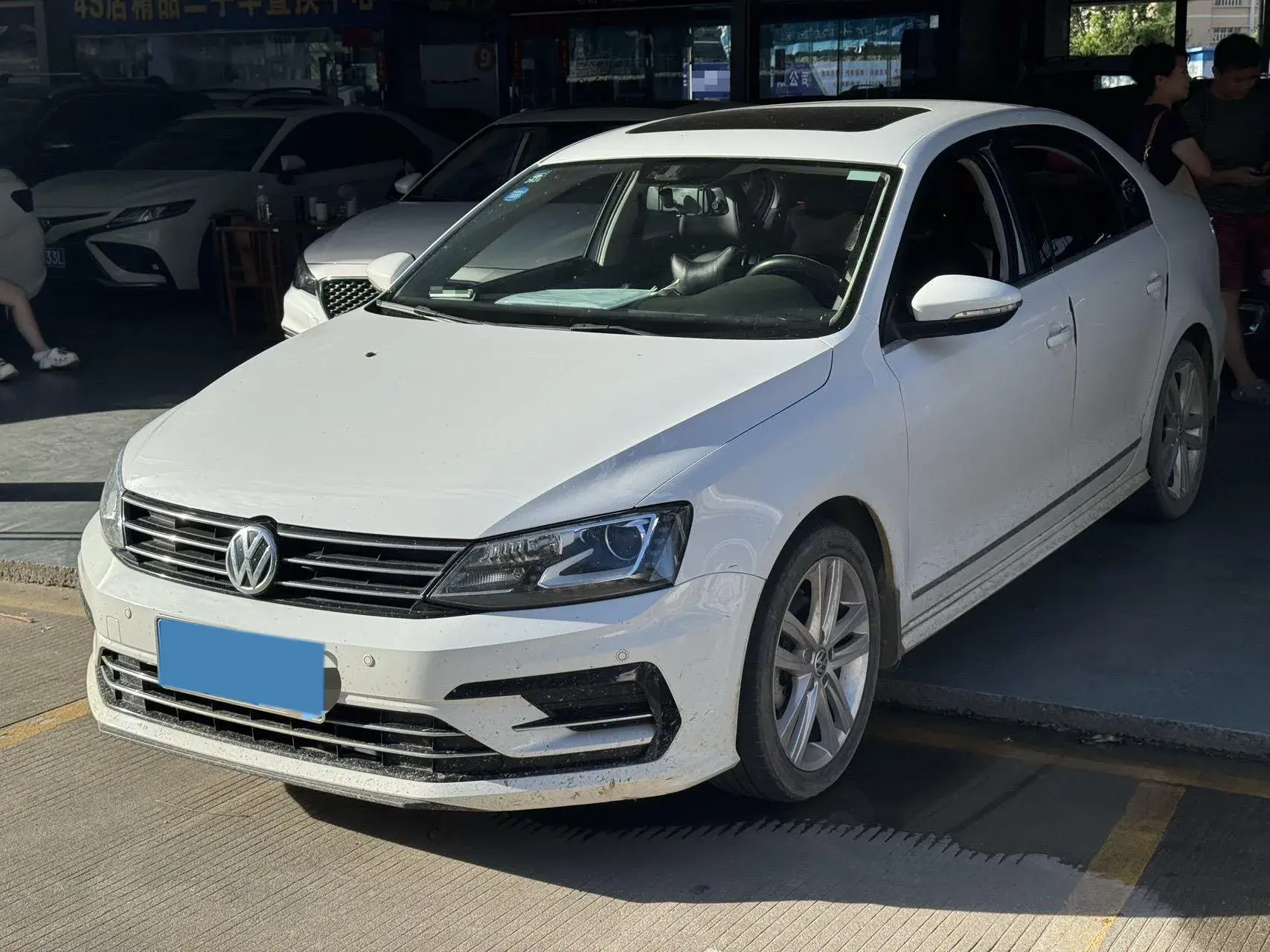 2018 VOLKSWAGEN SAGITAR view 1