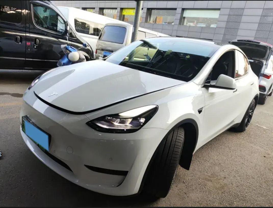 2022 TESLA MODEL view 1