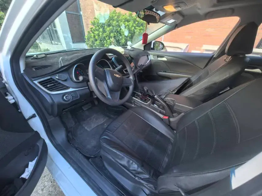 2019 CHEVROLET CAVALIER thumbnail 3