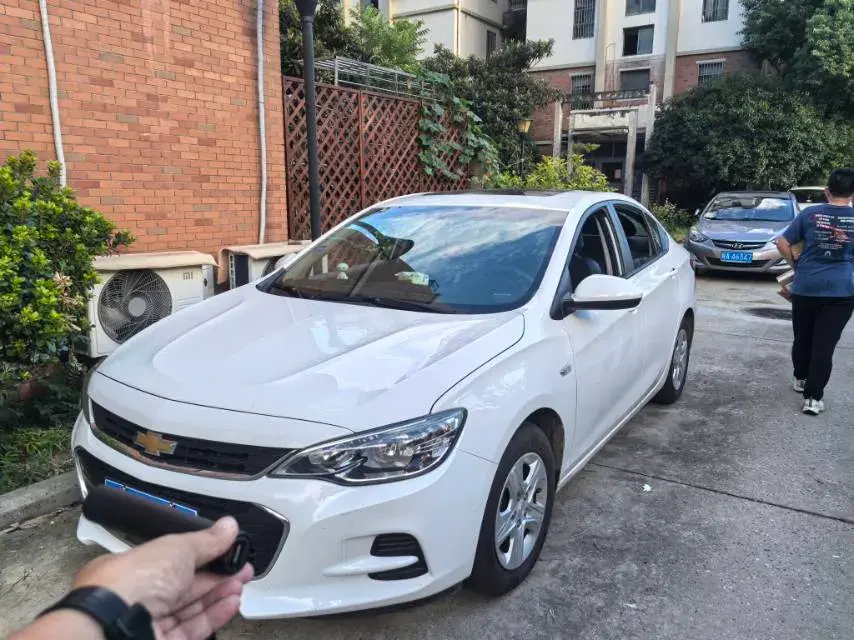 2019 CHEVROLET CAVALIER view 1