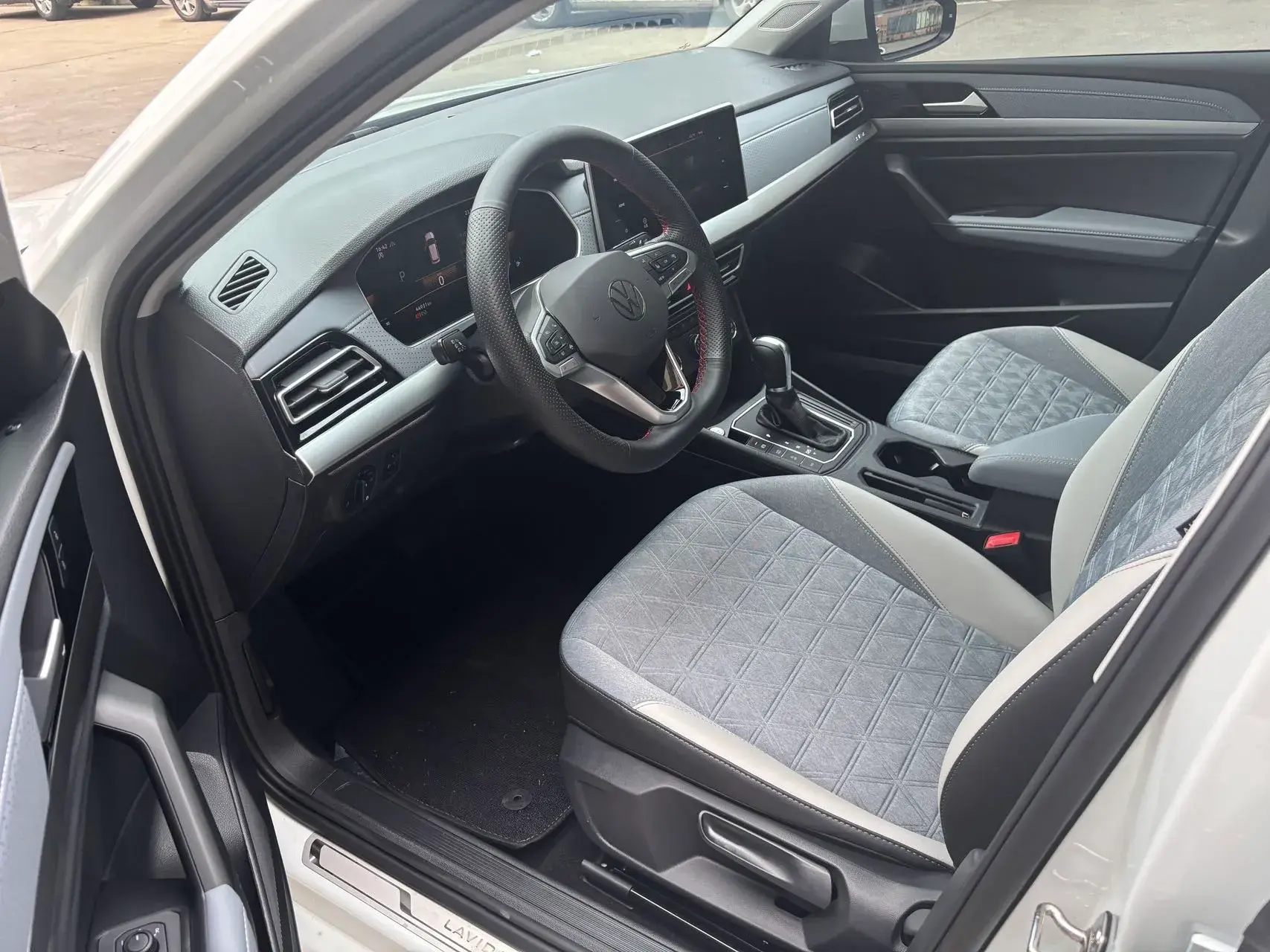 2023 VOLKSWAGEN LAVIDA thumbnail 4