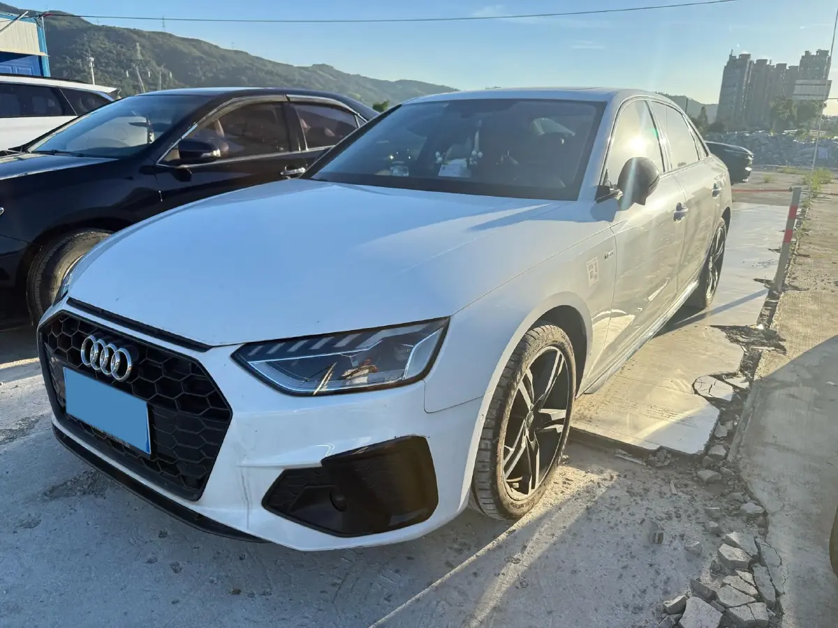 2022 Audi A4L 2.0T 190HP L4 7DCT