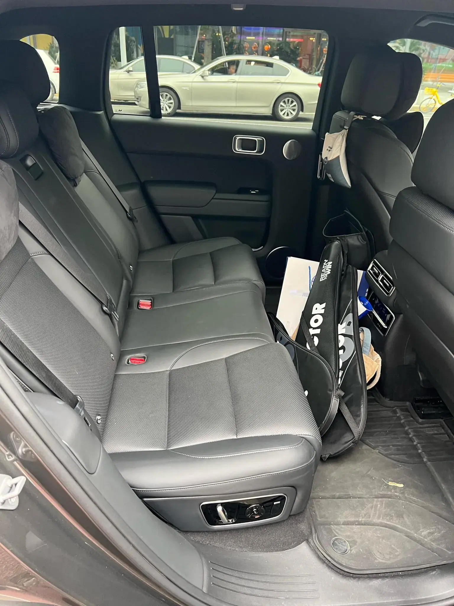 2023 LI L7 thumbnail 3