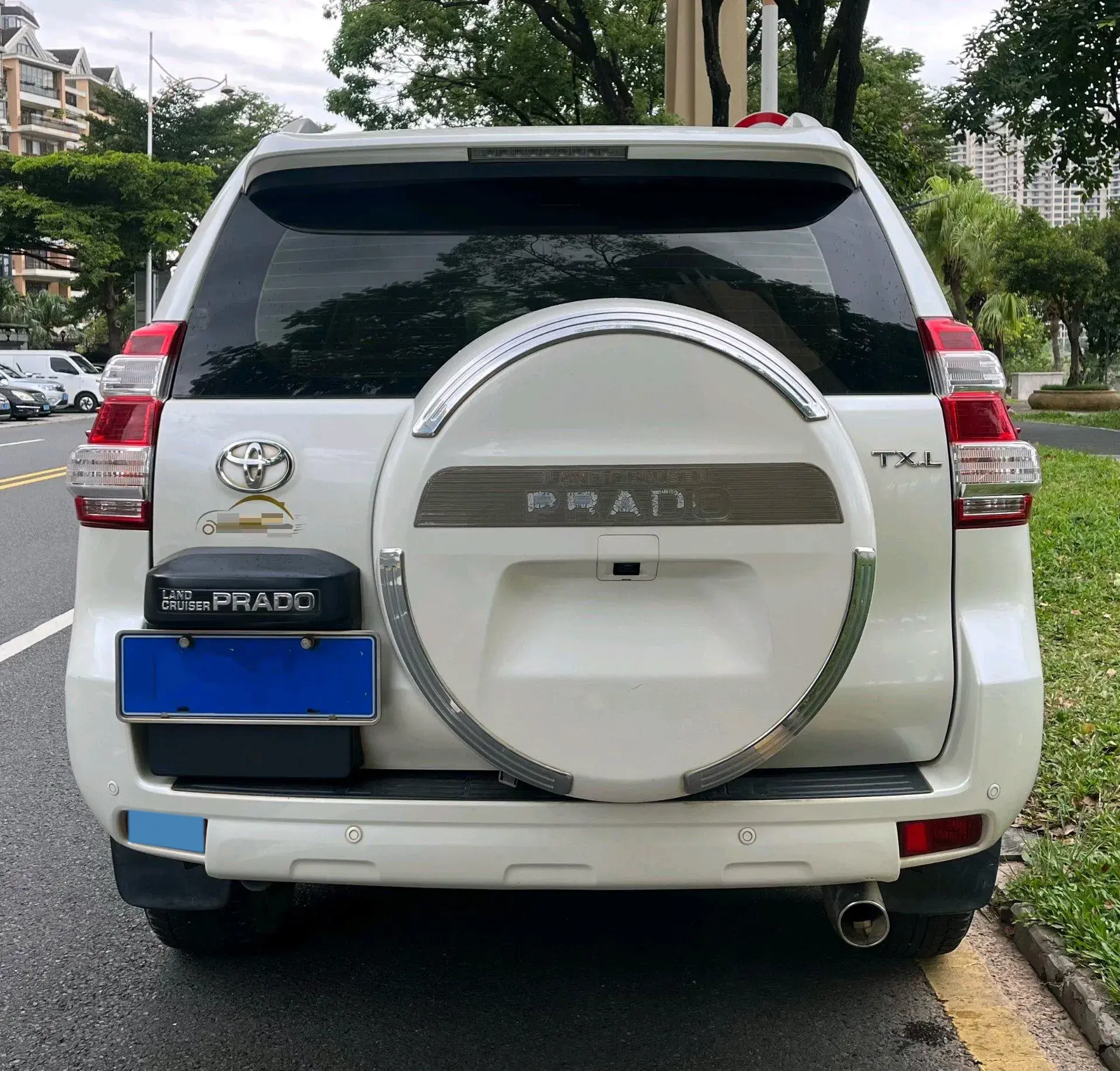 2017 TOYOTA COROLLA thumbnail 3