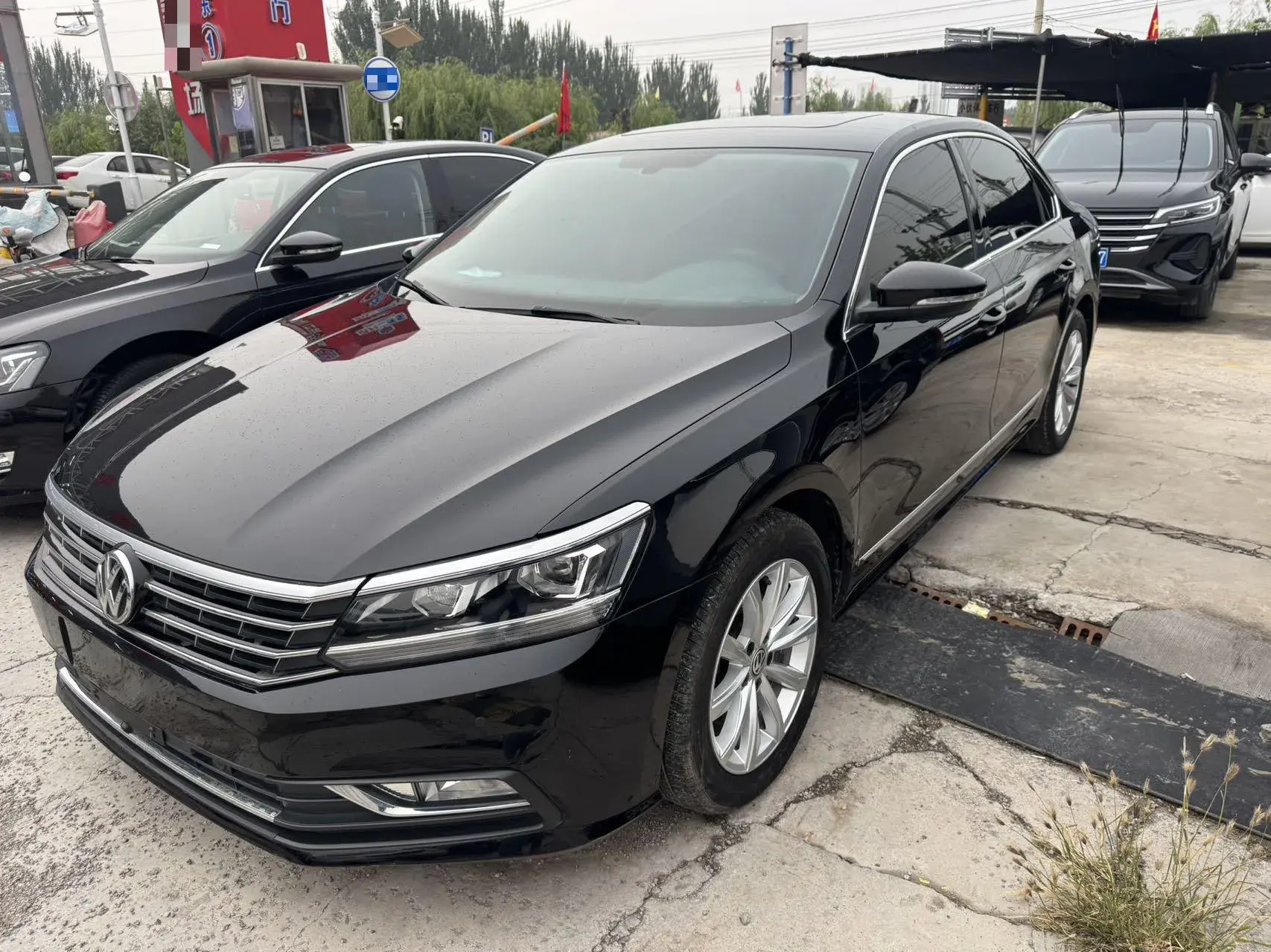 2017 VOLKSWAGEN PASSAT view 1