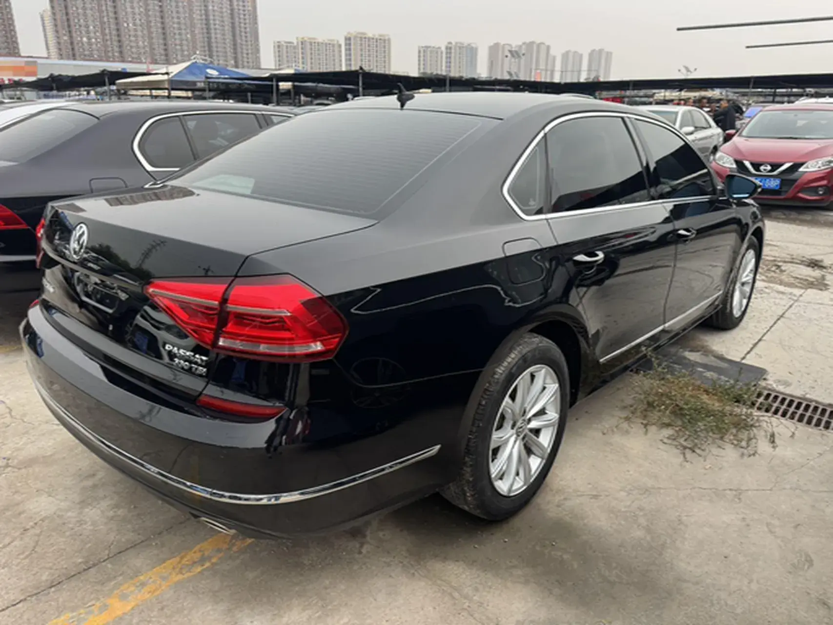 2017 VOLKSWAGEN PASSAT thumbnail 4