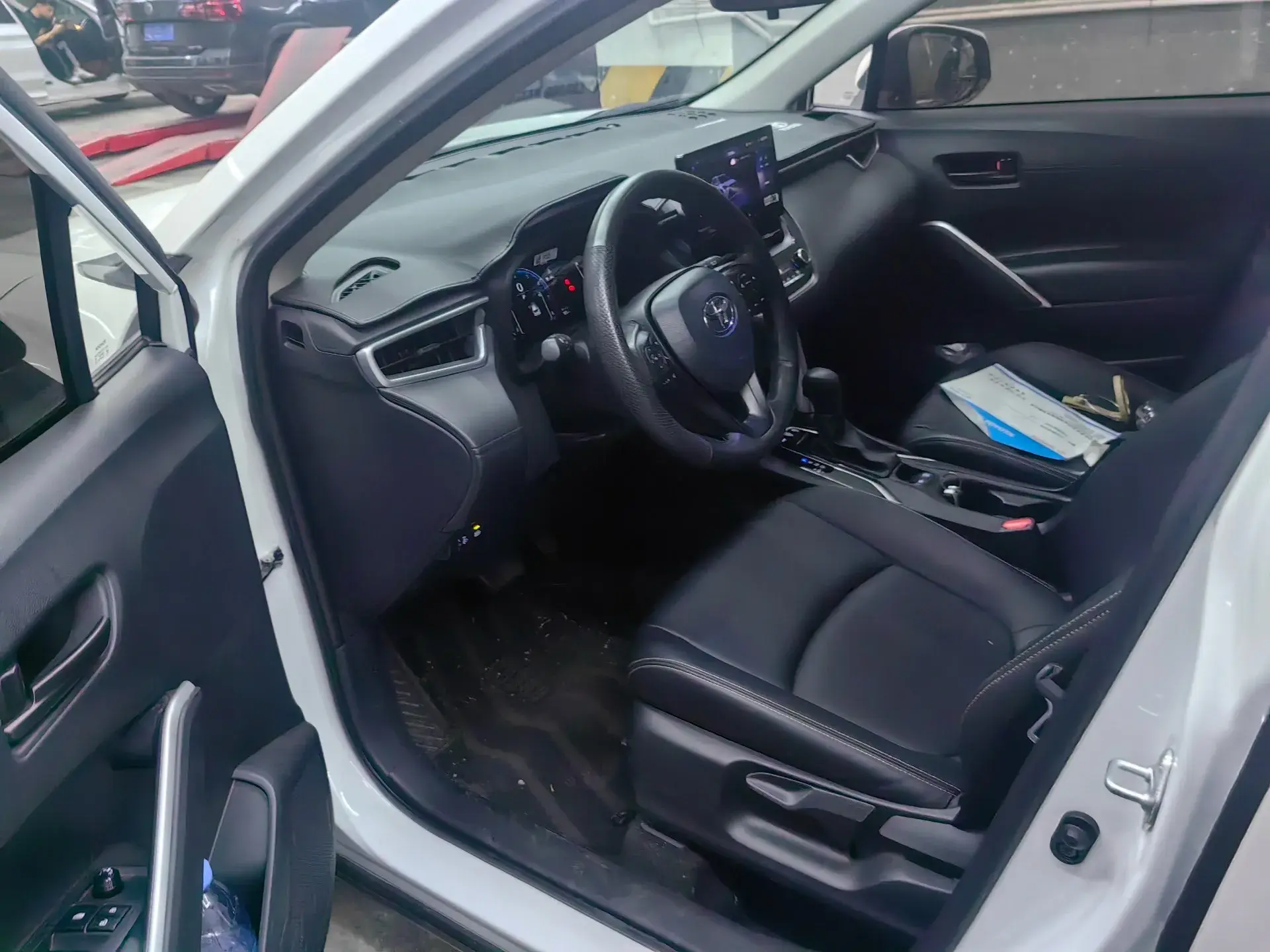 2023 TOYOTA COROLLA thumbnail 3