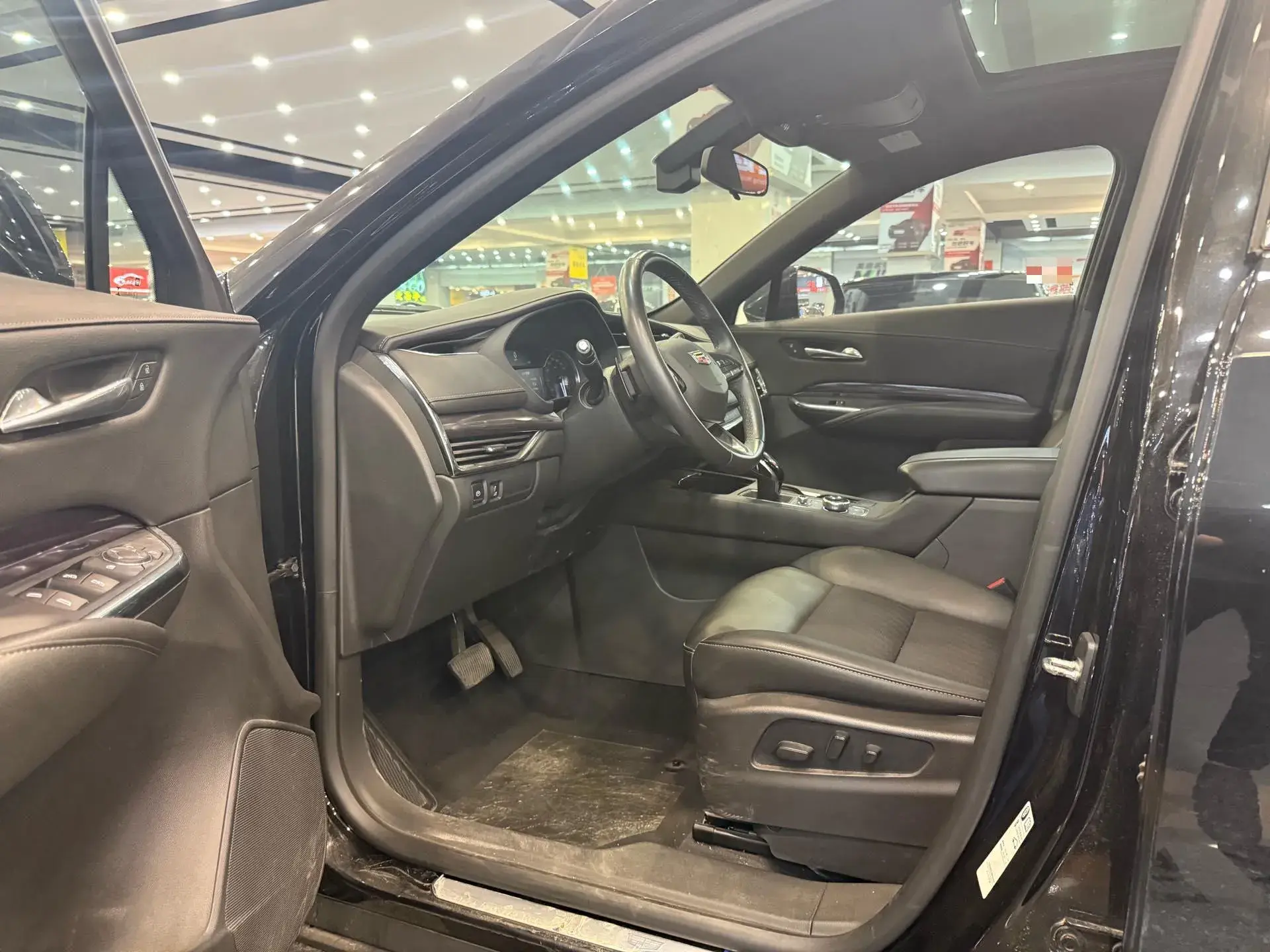 2022 CADILLAC XT4 thumbnail 3