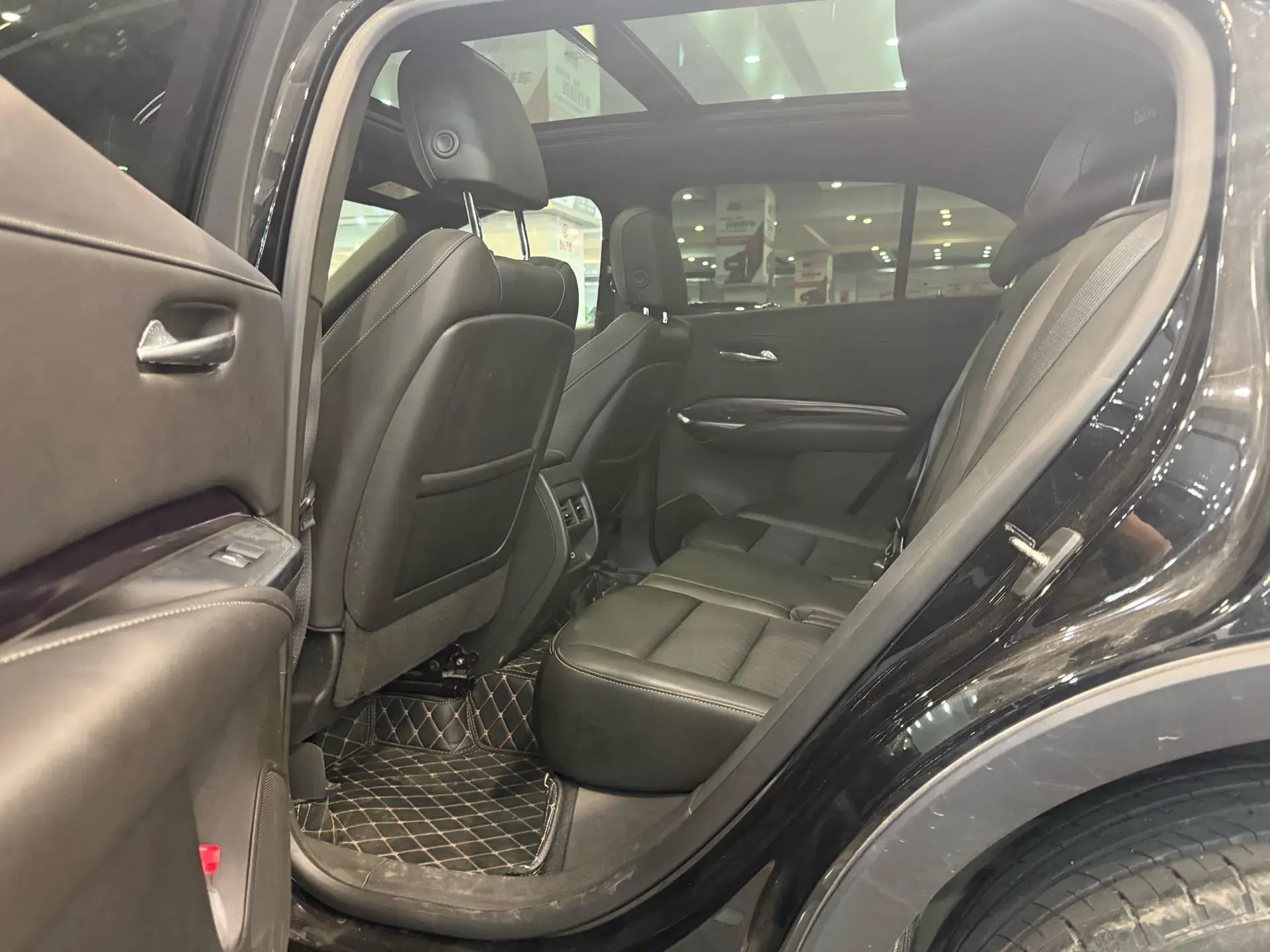 2022 CADILLAC XT4 thumbnail 4