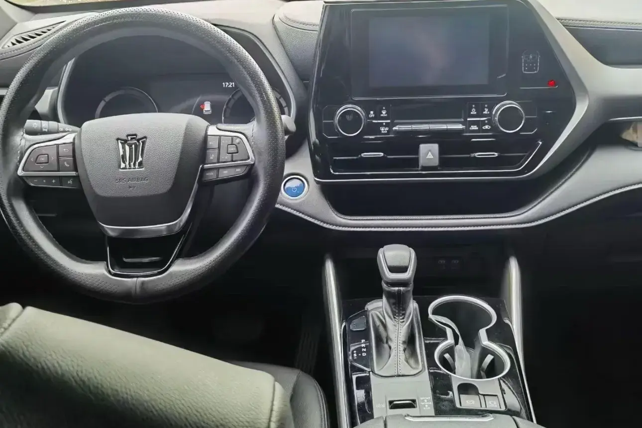 2021 TOYOTA CROWN thumbnail 4