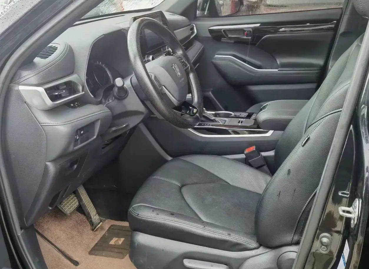 2021 TOYOTA CROWN thumbnail 3