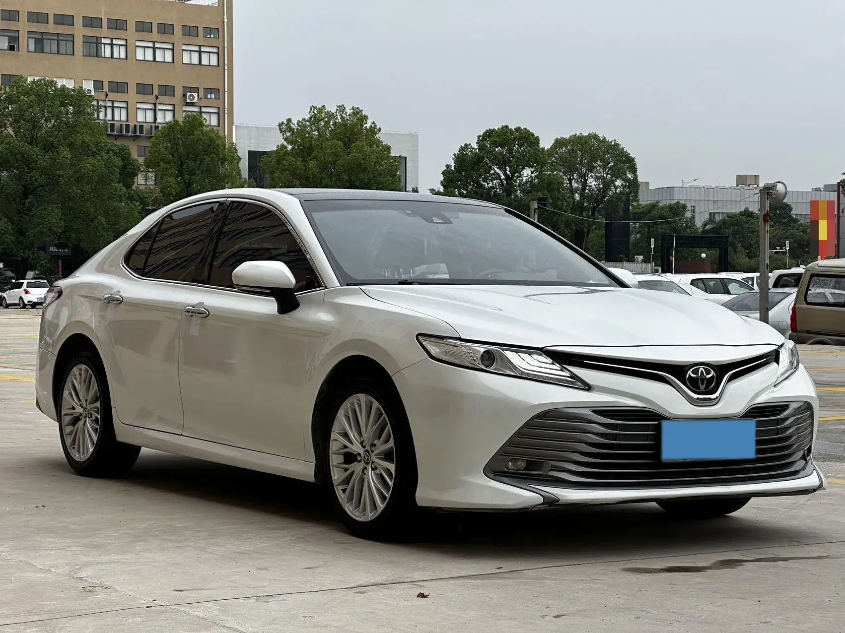 2019 TOYOTA CAMRY thumbnail 3