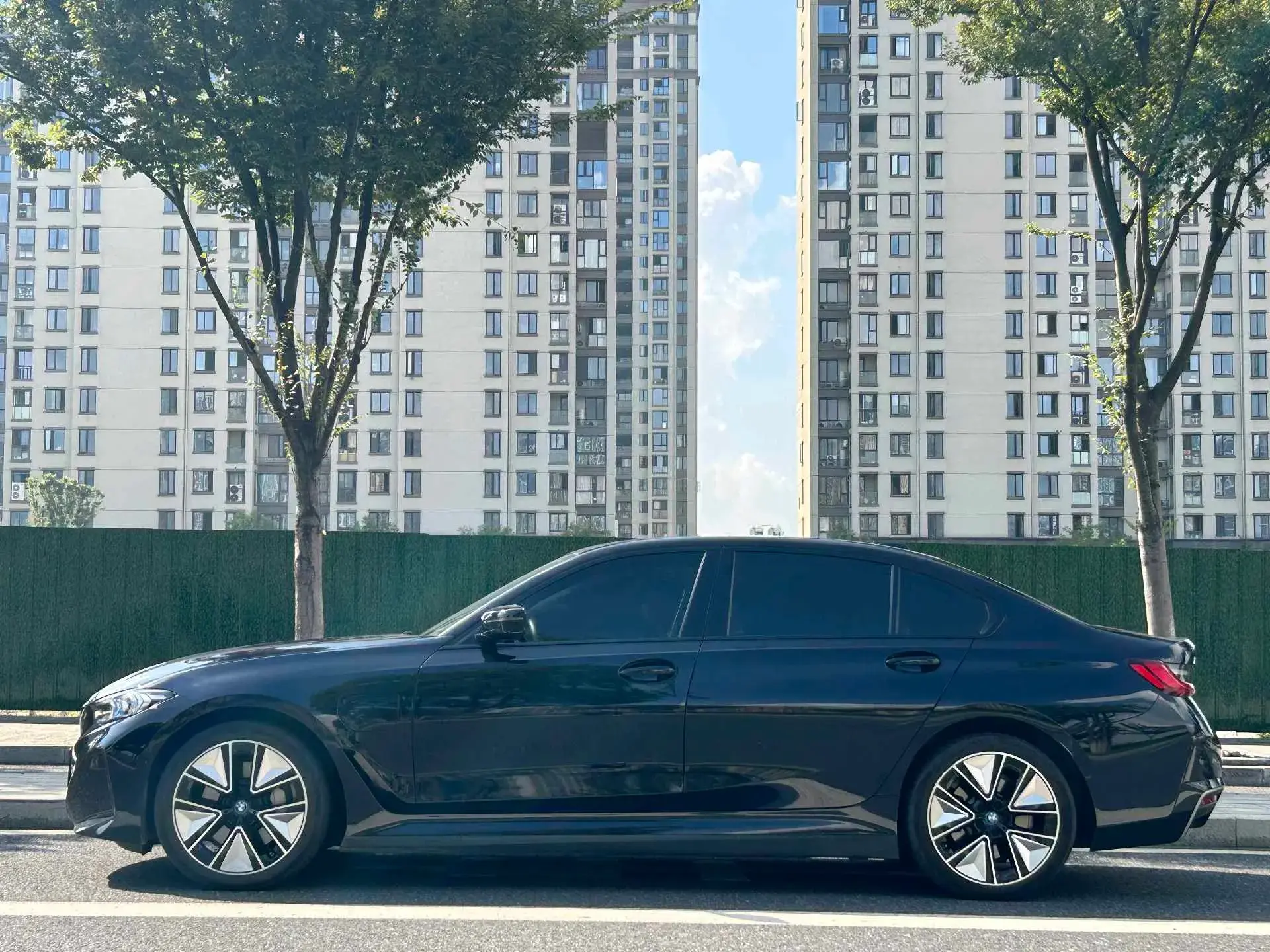 2023 BMW I3 thumbnail 3