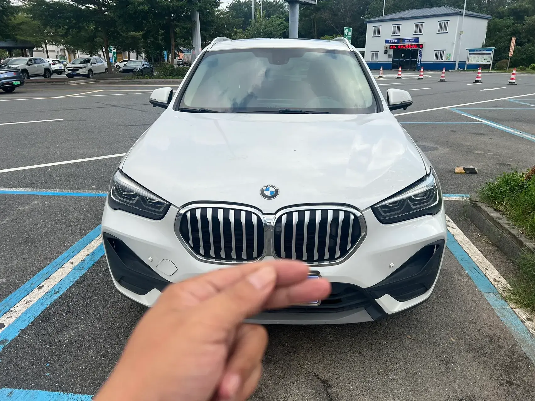 2021 BMW X1 thumbnail 3
