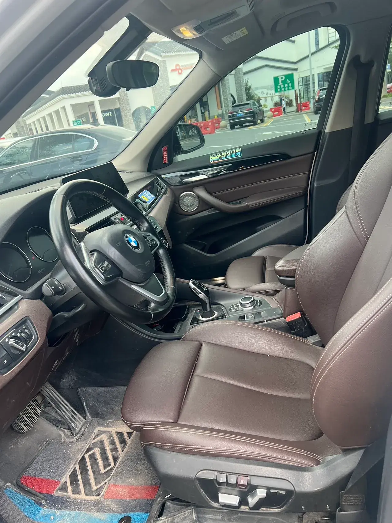 2021 BMW X1 thumbnail 4