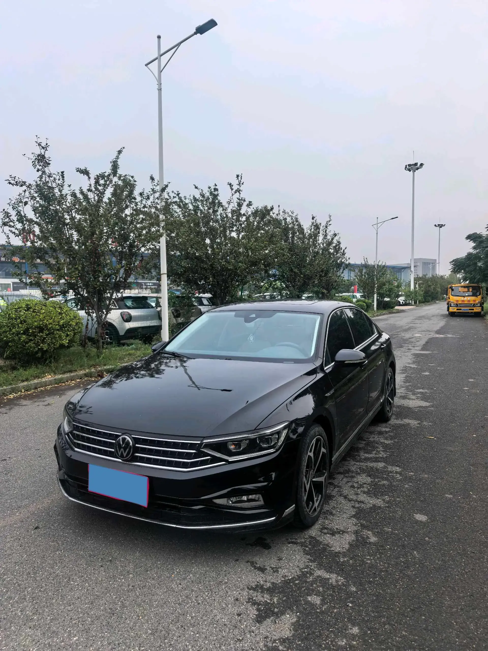 2023 VOLKSWAGEN MAGOTAN view 1