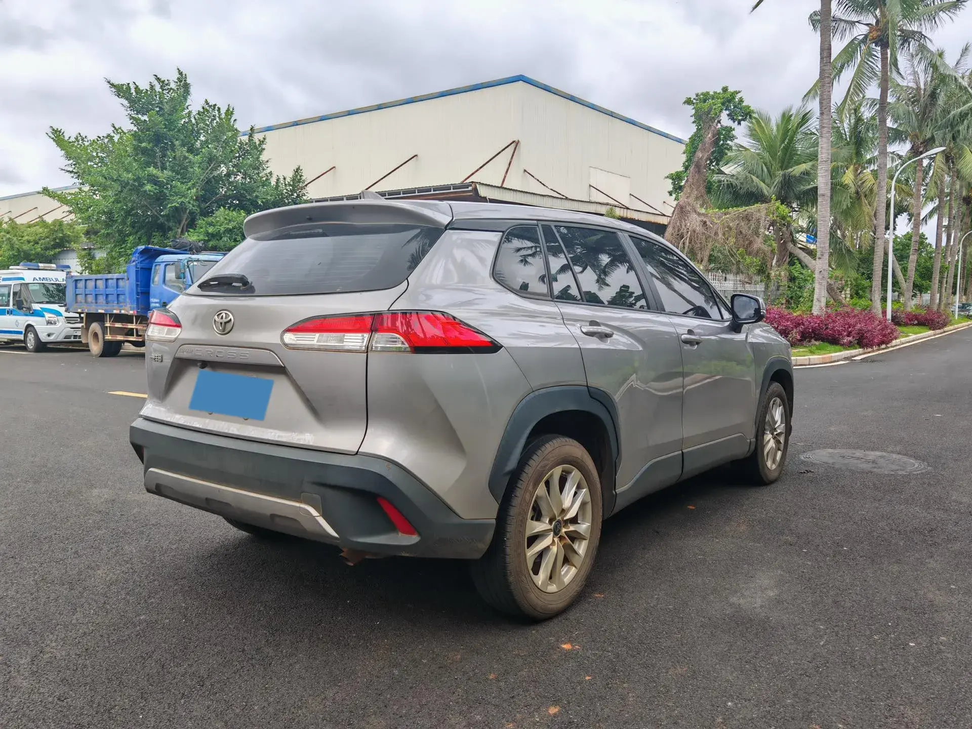 2023 TOYOTA COROLLA thumbnail 3