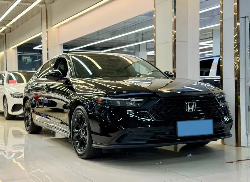 2025 HONDA ACCORD thumbnail 3