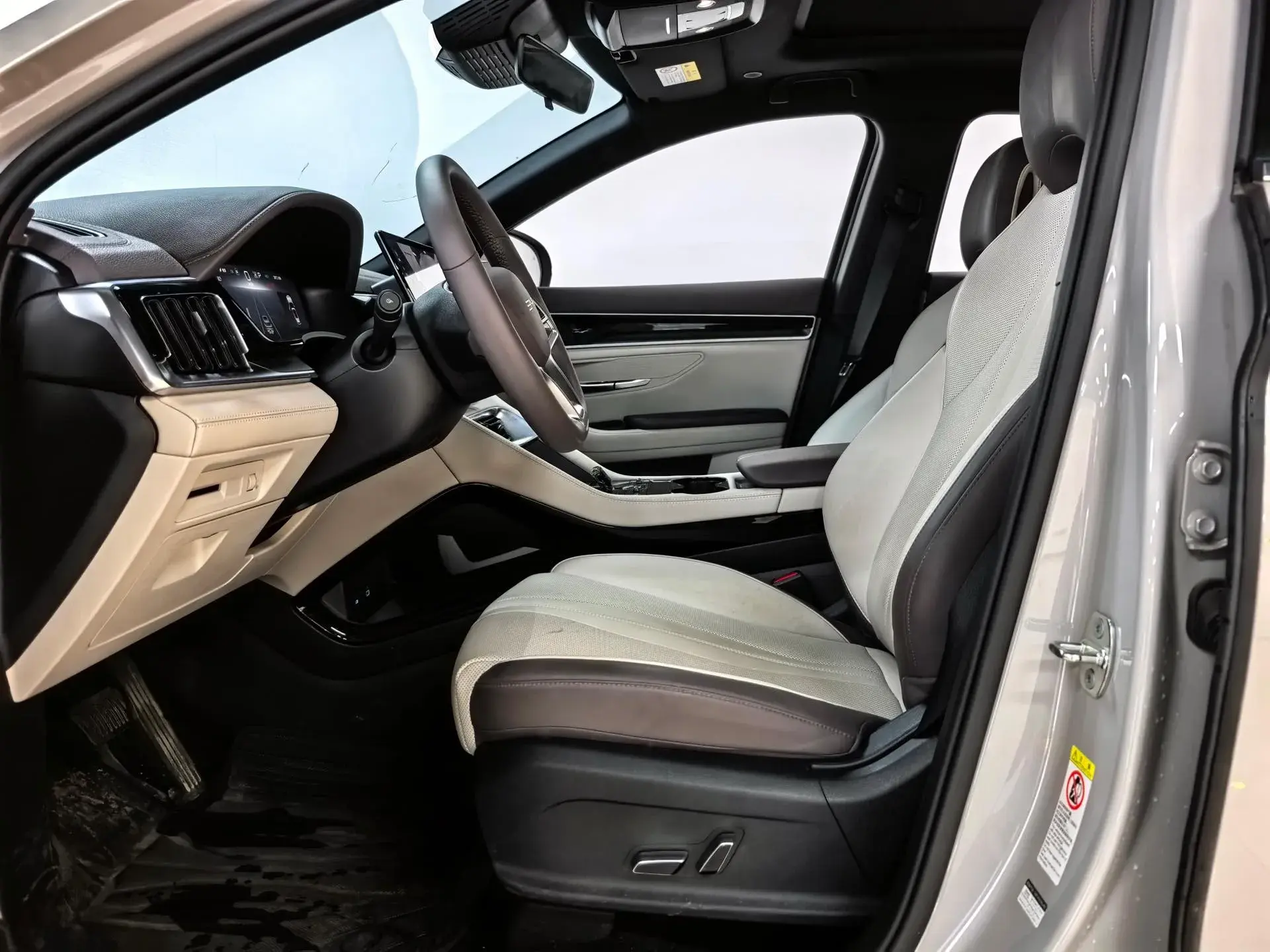 2024 BYD SONG thumbnail 4