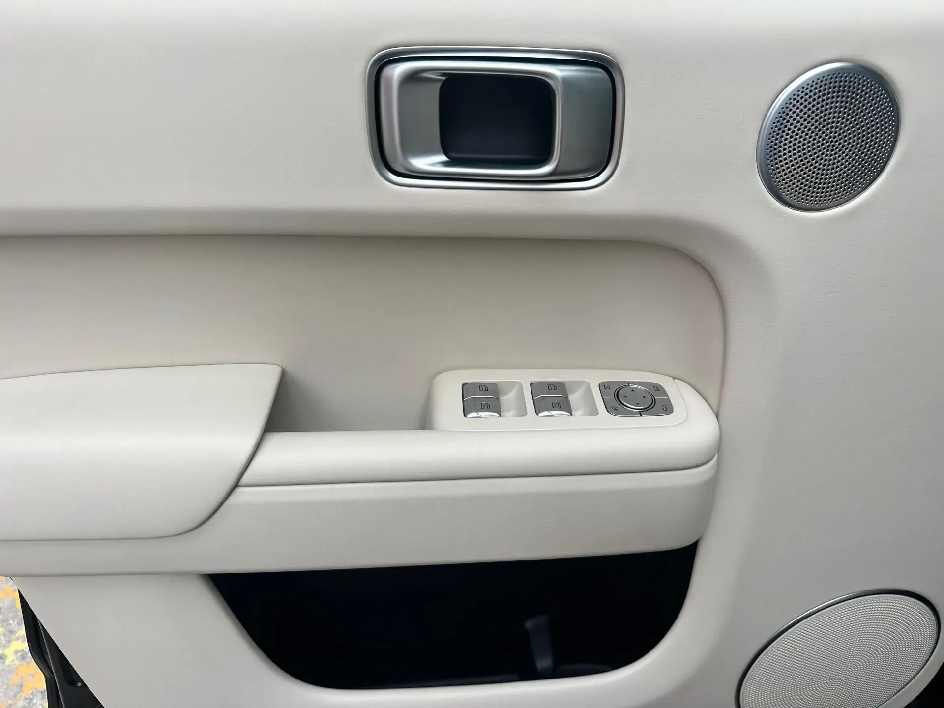 2023 LI L7 thumbnail 3