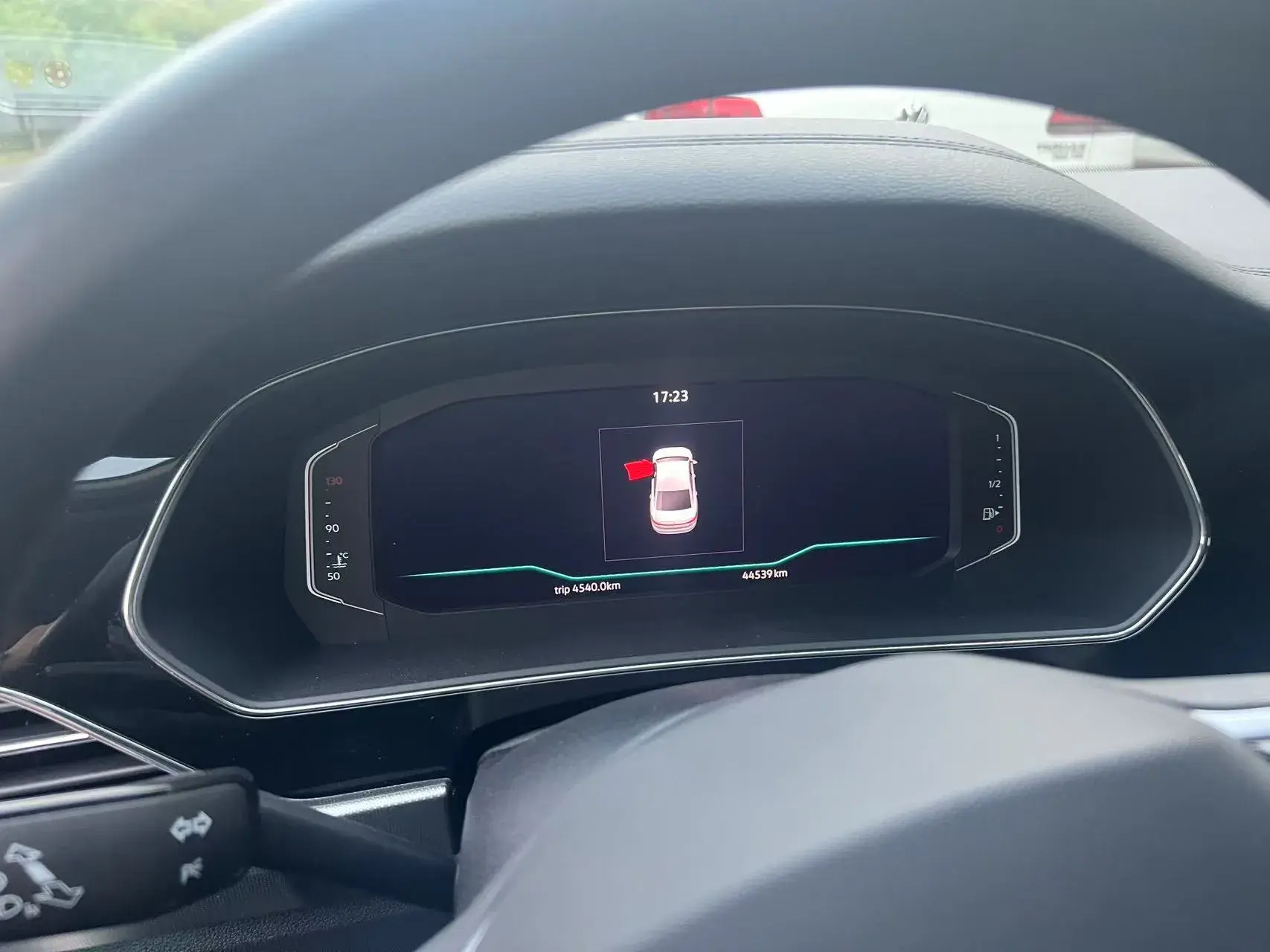 2022 VOLKSWAGEN PASSAT thumbnail 3