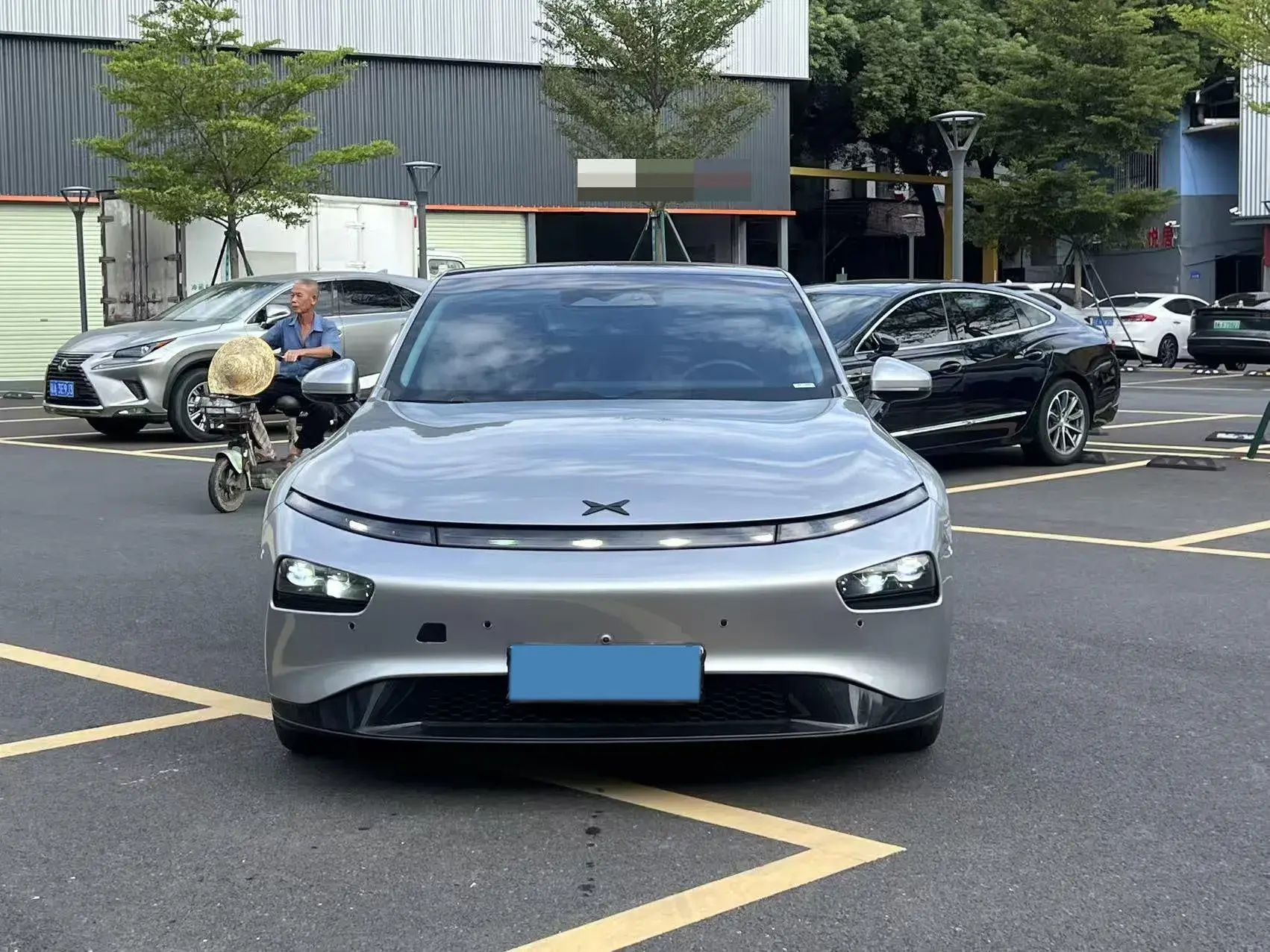 2022 XPENG P7 thumbnail 2