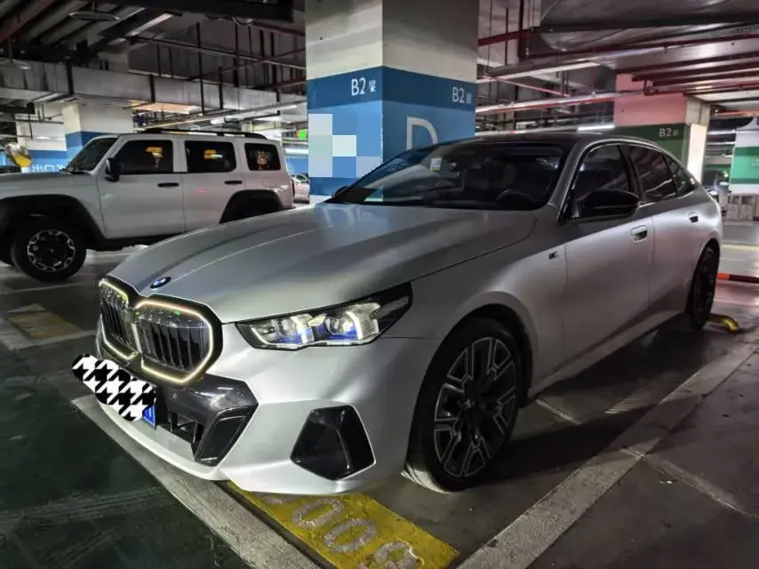 2024 BMW 5 Series 2.0T 258HP L4 8AT