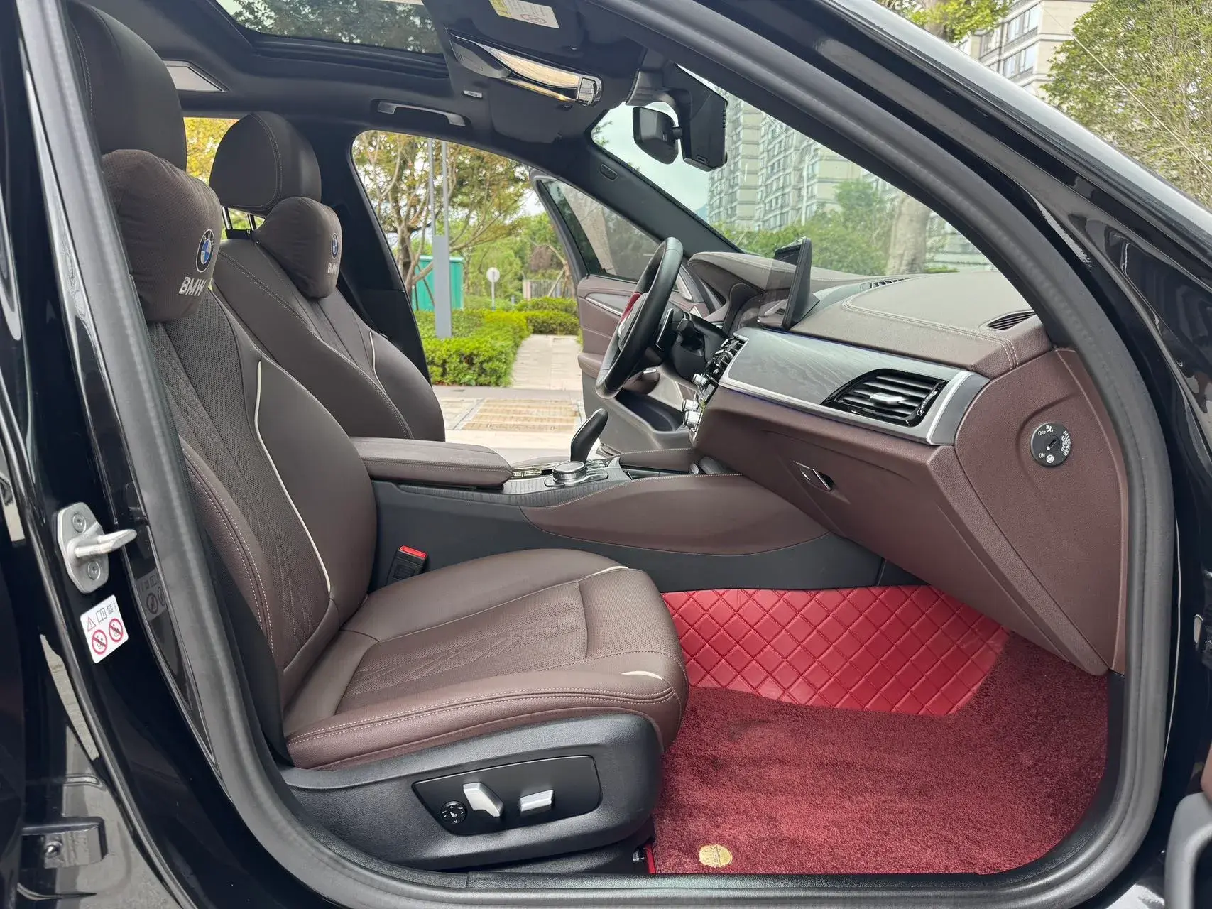 2022 BMW 5 thumbnail 4