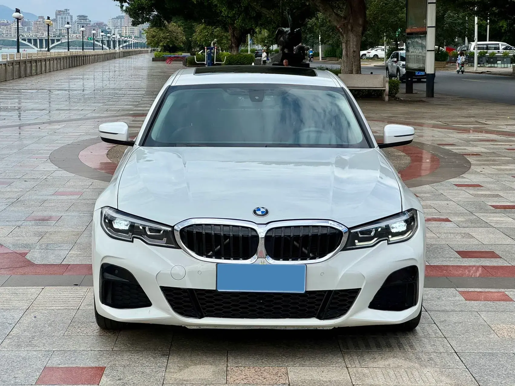2022 BMW 3 thumbnail 2